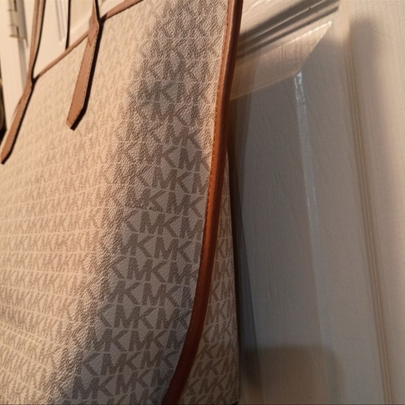 Michael Kors Cream LARGE  Jane Tote with Tan Leather Trim LIKE NEW! - Picture 8 of 12